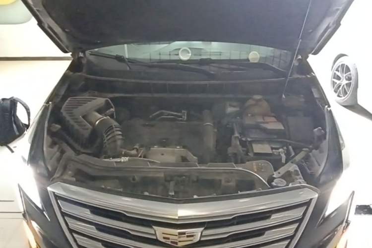 Used Cadillac XT5 2018 25T Luxury Model Engine Bay