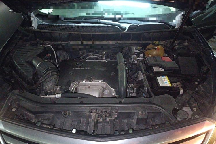 Used Cadillac XT5 2018 25T Luxury Model Engine Bay