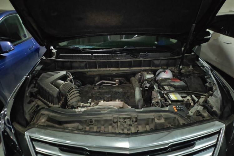 Used Cadillac XT5 2018 25T Luxury Model Engine Bay