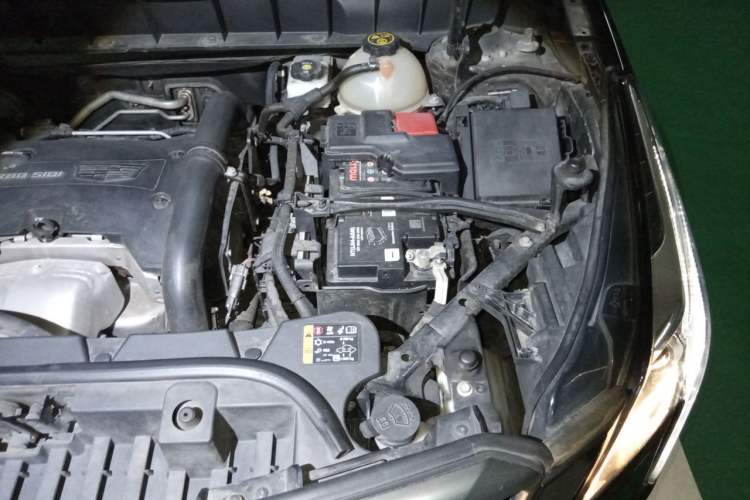 Used Cadillac XT5 2018 25T Luxury Model Engine Bay Left