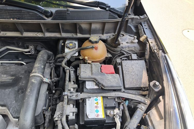Used Cadillac XT5 2018 25T Luxury Model Engine Bay Left