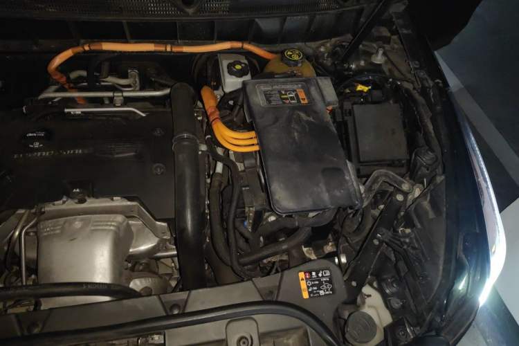 Used Cadillac XT5 2018 28E Four-Wheel Drive Tech Version Engine Bay Left
