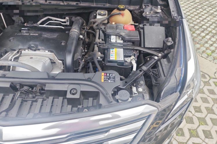Used Cadillac XT5 2018 25T Luxury Model Engine Bay Left