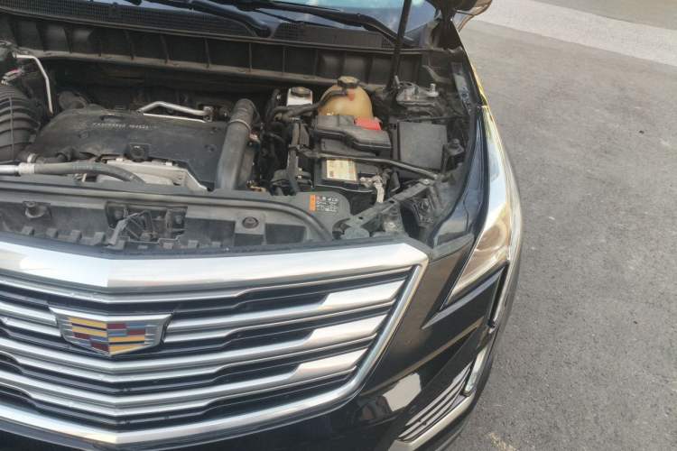 Used Cadillac XT5 2018 25T Luxury Model Engine Bay Left