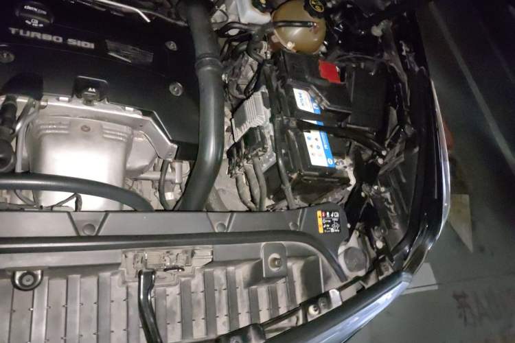 Used Cadillac XT5 2018 25T Luxury Model Engine Bay Left