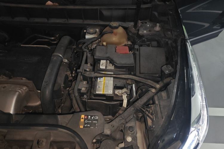 Used Cadillac XT5 2018 25T Luxury Model Engine Bay Left