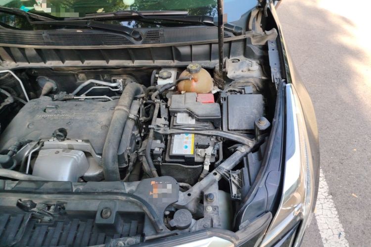 Used Cadillac XT5 2018 25T Luxury Model Engine Bay Left