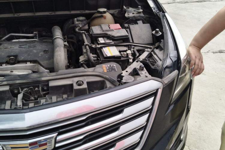 Used Cadillac XT5 2018 25T Luxury Model Engine Bay Left