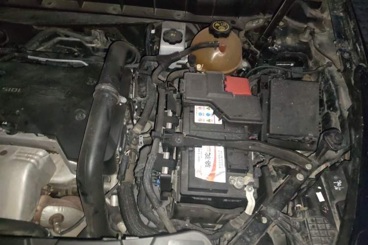Used Cadillac XT5 2018 28T Four-Wheel Drive Luxury Model Engine Bay Left