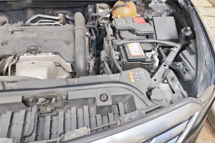 Used Cadillac XT5 2018 25T Luxury Model Engine Bay Left