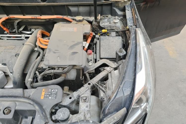 Used Cadillac XT5 2018 28E Four-Wheel Drive Tech Version Engine Bay Left