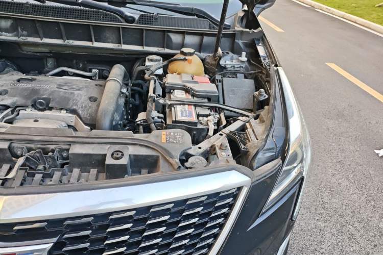 Used Cadillac XT5 2018 25T Luxury Model Engine Bay Left
