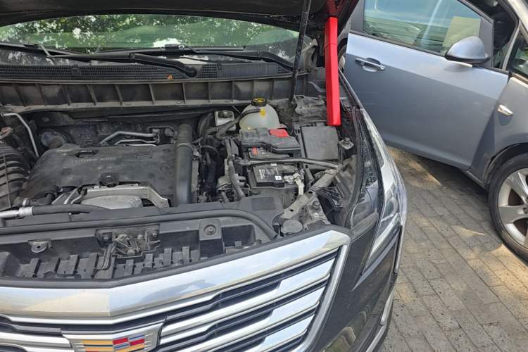 Used Cadillac XT5 2018 25T Luxury Model Engine Bay Left