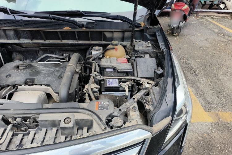 Used Cadillac XT5 2018 25T Luxury Model Engine Bay Left