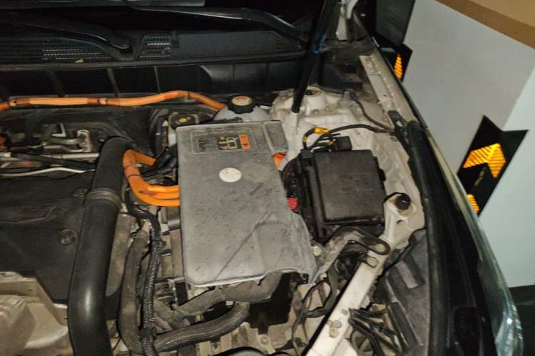 Used Cadillac XT5 2018 28E Four-Wheel Drive Tech Version Engine Bay Left