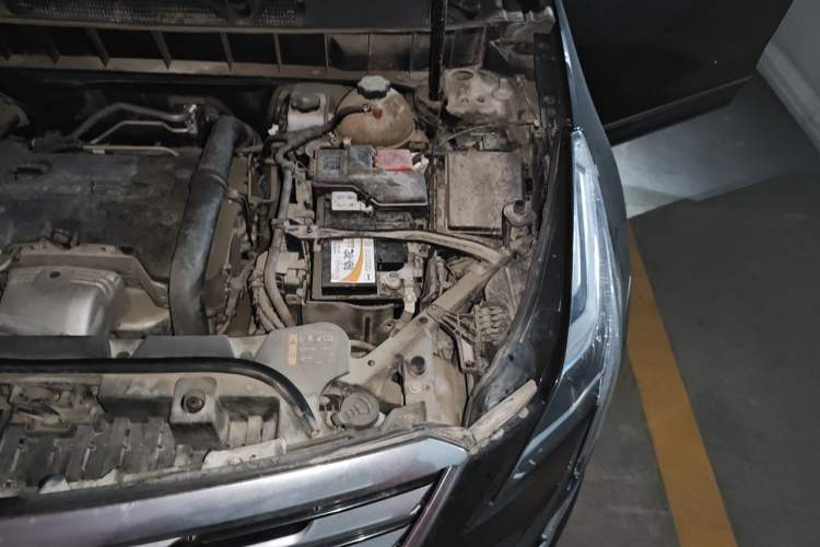 Used Cadillac XT5 2018 25T Luxury Model Engine Bay Left