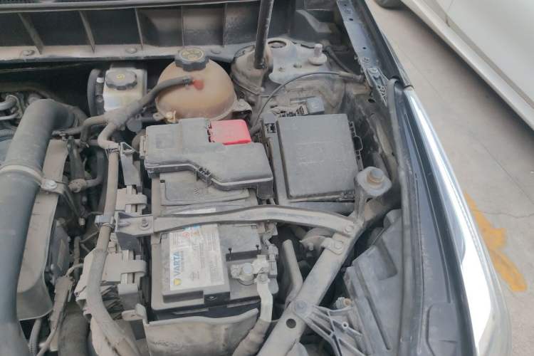 Used Cadillac XT5 2018 25T Luxury Model Engine Bay Left