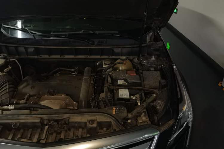 Used Cadillac XT5 2018 28T Four-Wheel Drive Luxury Model Engine Bay Left