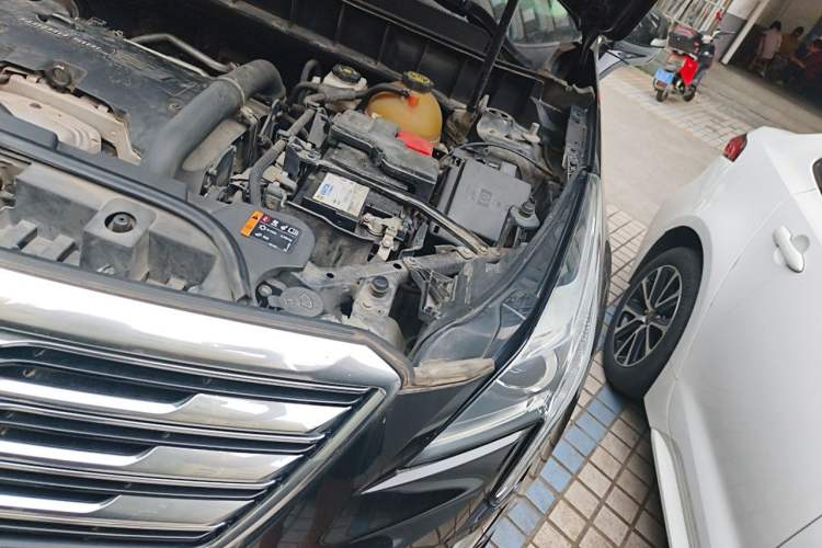 Used Cadillac XT5 2018 25T Luxury Model Engine Bay Left
