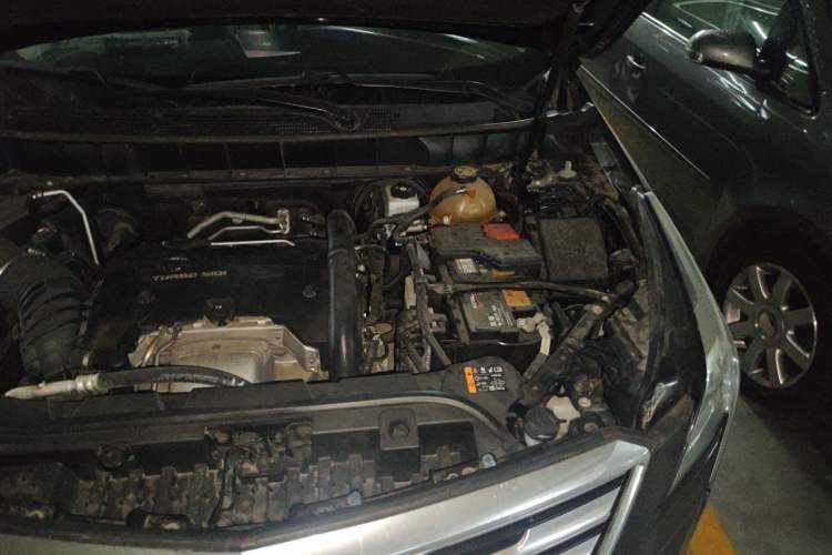 Used Cadillac XT5 2018 25T Luxury Model Engine Bay Left