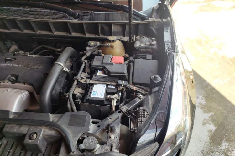 Used Cadillac XT5 2018 28T Four-Wheel Drive Luxury Model Engine Bay Left