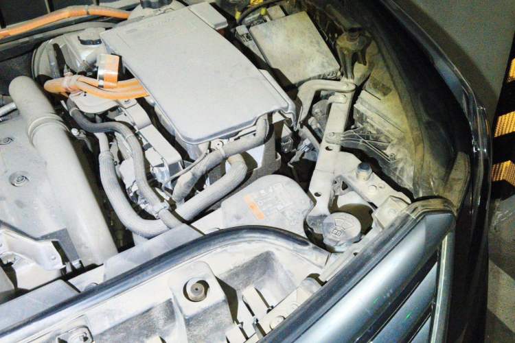Used Cadillac XT5 2018 28E Four-Wheel Drive Tech Version Engine Bay Left
