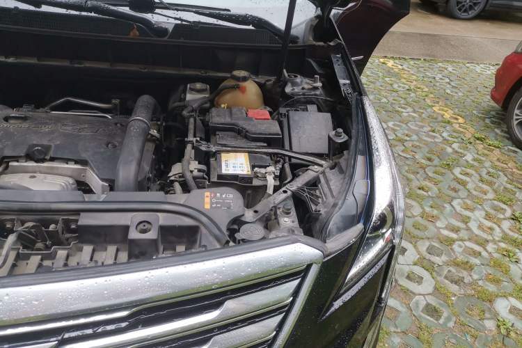 Used Cadillac XT5 2018 25T Luxury Model Engine Bay Left