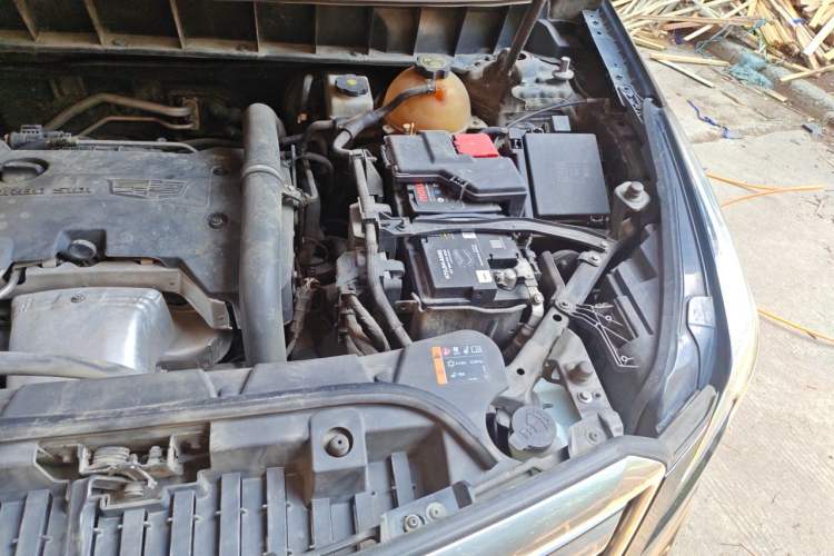 Used Cadillac XT5 2018 25T Luxury Model Engine Bay Left