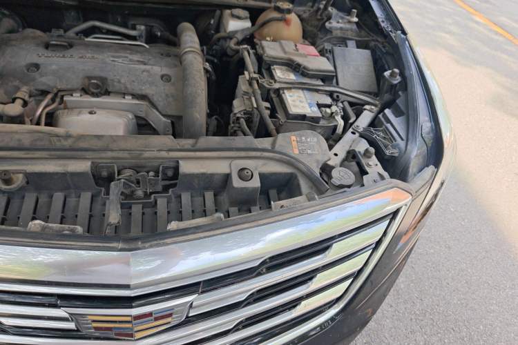 Used Cadillac XT5 2018 25T Luxury Model Engine Bay Left