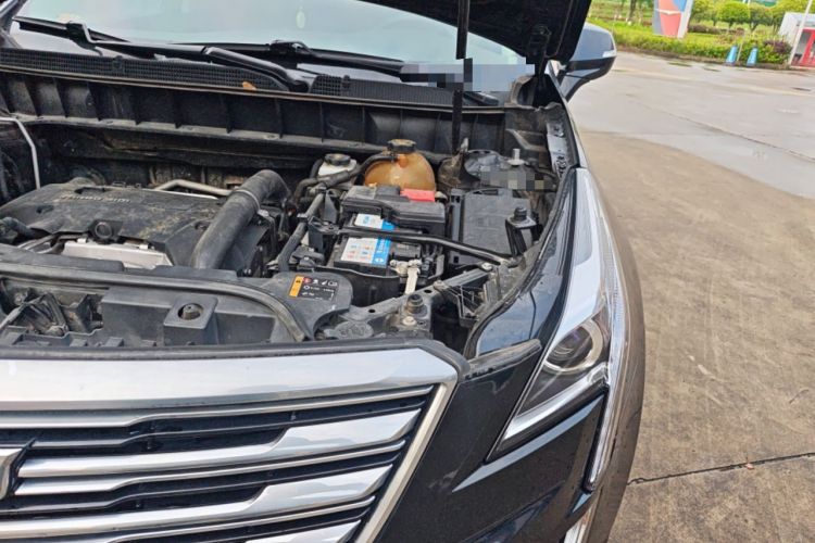 Used Cadillac XT5 2018 25T Luxury Model Engine Bay Left