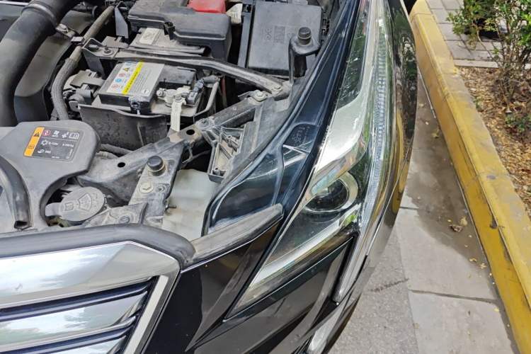 Used Cadillac XT5 2018 25T Luxury Model Engine Bay Left
