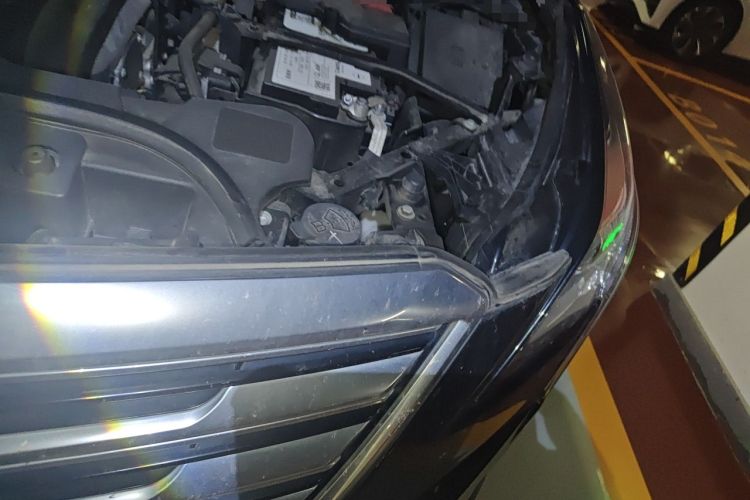 Used Cadillac XT5 2018 25T Luxury Model Engine Bay Left