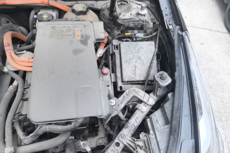 Used Cadillac XT5 2018 28E Four-Wheel Drive Tech Version Engine Bay Left