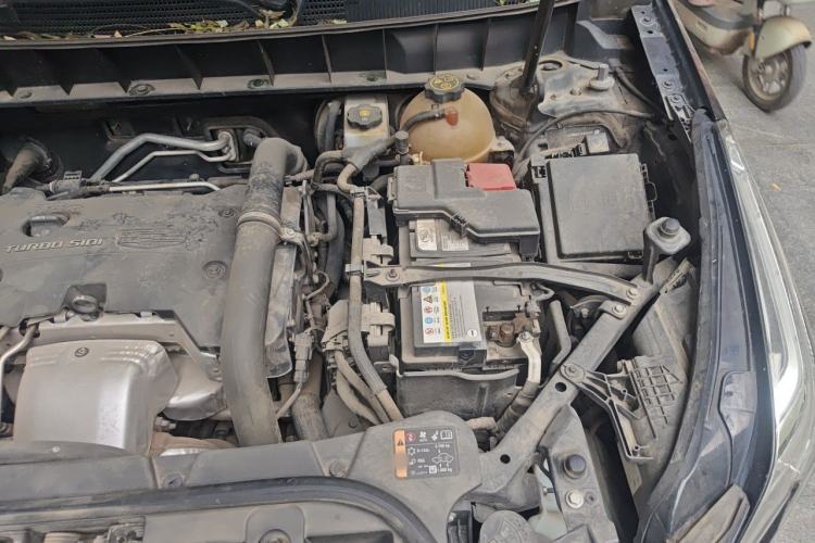 Used Cadillac XT5 2018 28T Four-Wheel Drive Luxury Model Engine Bay Left
