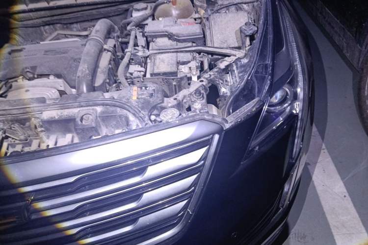Used Cadillac XT5 2018 25T Luxury Model Engine Bay Left