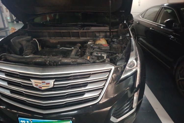 Used Cadillac XT5 2018 25T Luxury Model Engine Bay Left