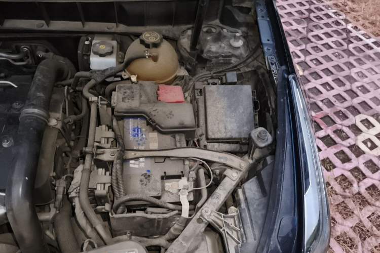 Used Cadillac XT5 2018 25T Luxury Model Engine Bay Left