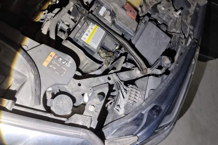 Used Cadillac XT5 2018 28T Four-Wheel Drive Luxury Model Engine Bay Left