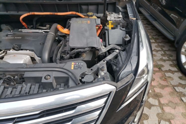 Used Cadillac XT5 2018 28E Four-Wheel Drive Tech Version Engine Bay Left