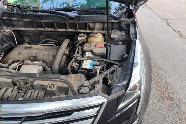 Used Cadillac XT5 2018 25T Luxury Model Engine Bay Left