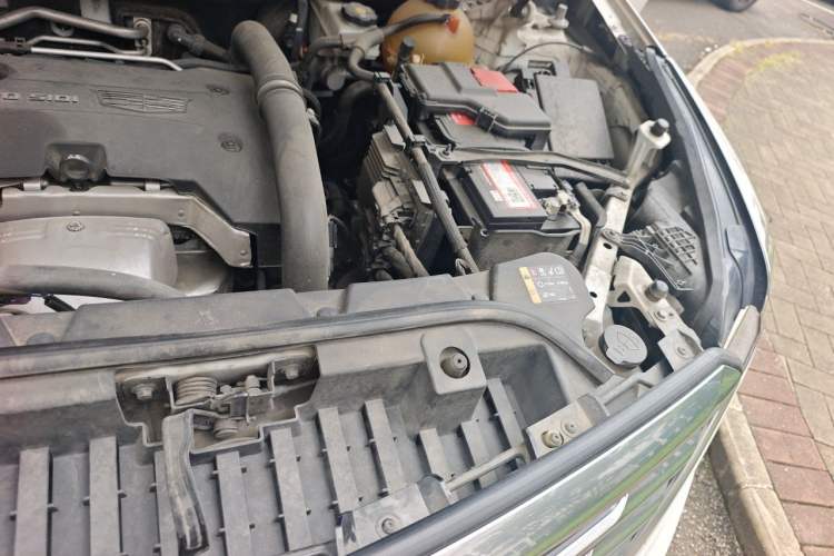 Used Cadillac XT5 2018 28T Four-Wheel Drive Luxury Model Engine Bay Left