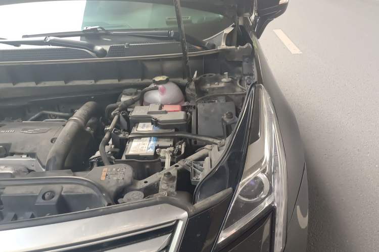 Used Cadillac XT5 2018 25T Luxury Model Engine Bay Left