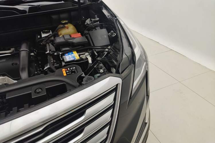 Used Cadillac XT5 2018 28T Four-Wheel Drive Luxury Model Engine Bay Left