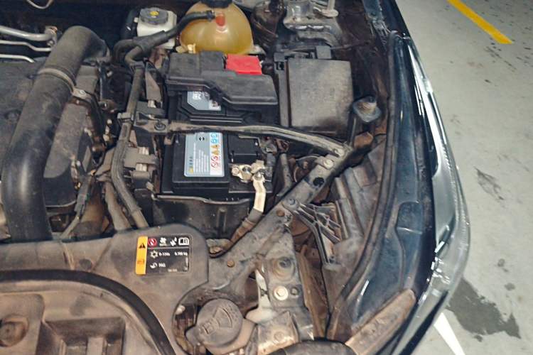 Used Cadillac XT5 2018 25T Luxury Model Engine Bay Left