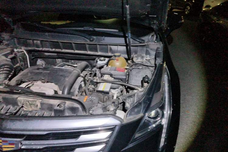 Used Cadillac XT5 2018 25T Luxury Model Engine Bay Left