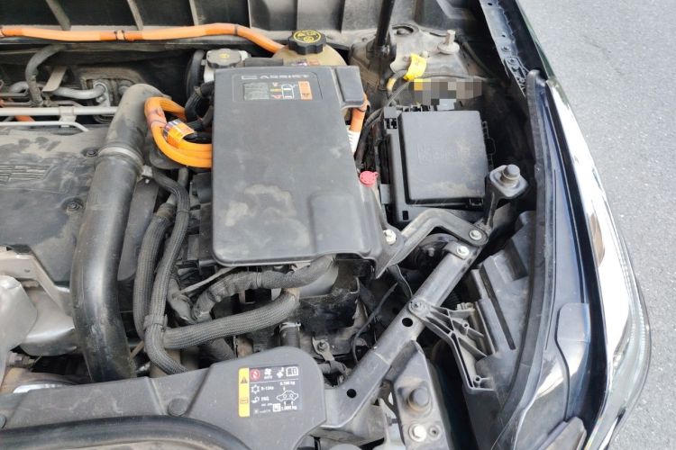 Used Cadillac XT5 2018 28E Four-Wheel Drive Tech Version Engine Bay Left