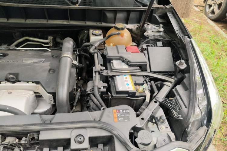 Used Cadillac XT5 2018 25T Luxury Model Engine Bay Left