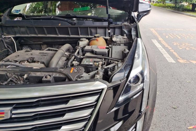 Used Cadillac XT5 2018 28T Four-Wheel Drive Luxury Model Engine Bay Left