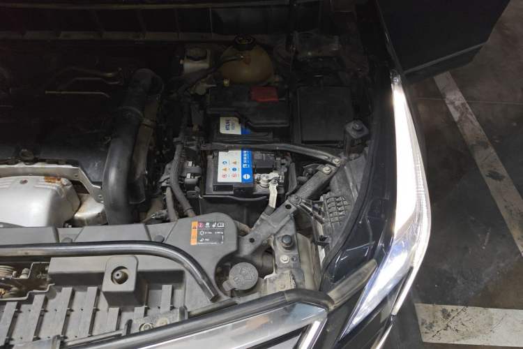 Used Cadillac XT5 2018 28T Four-Wheel Drive Luxury Model Engine Bay Left