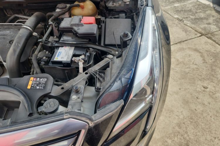 Used Cadillac XT5 2018 25T Luxury Model Engine Bay Left